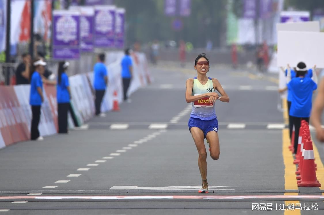 就跑个马拉松而已，别太把自己当回事儿
